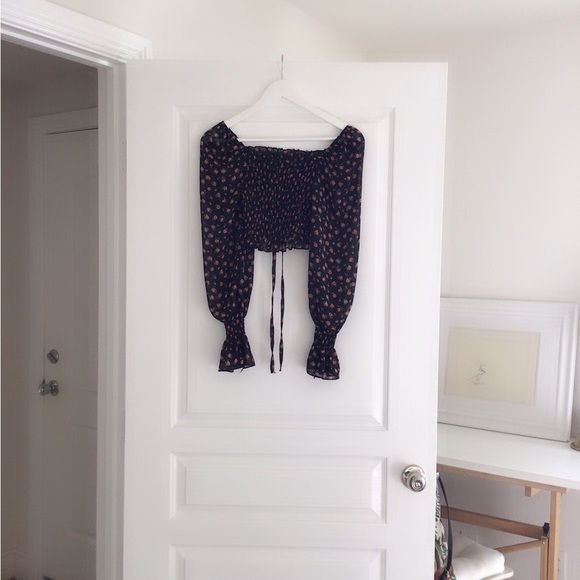 Black puff sleeve blouse flowers size small draw string - Picture 6 of 8